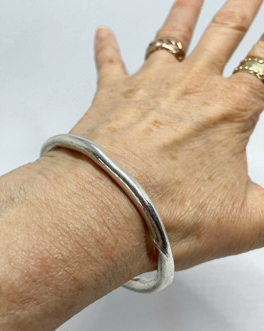 Measuring your Wrist for Cuffs, Bangles and Bracelets - HerbertandWilks Jewellery