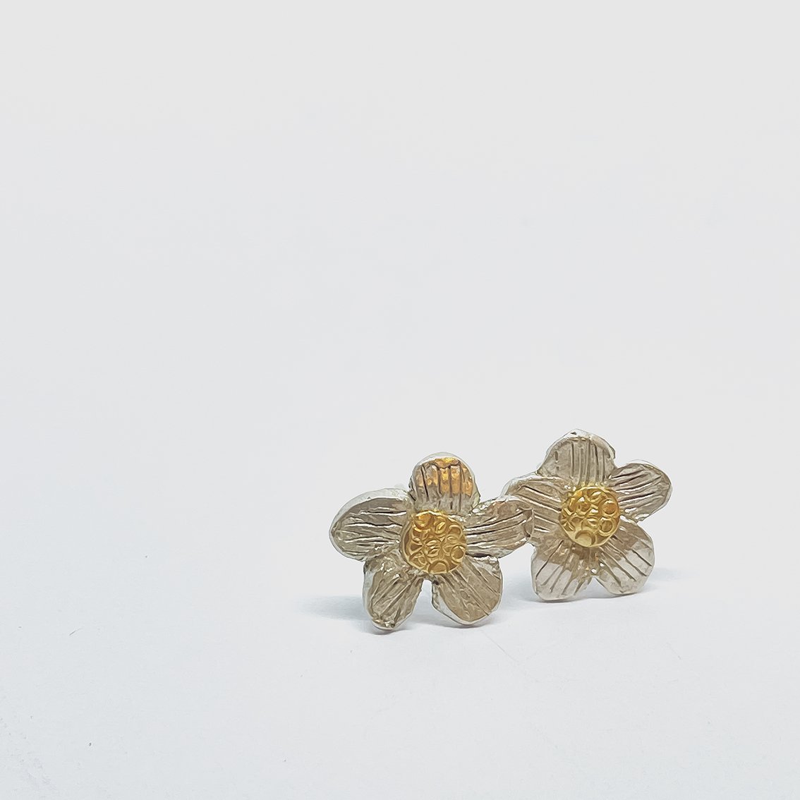 Alpine Daisy Flower Stud Earrings | Sterling Silver + 18ct Gold - HerbertandWilks Jewellery