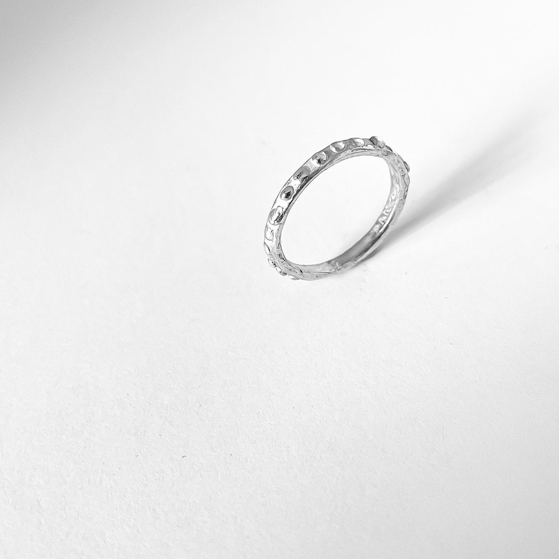 Fluid - 2mm Textured Ring Band - 9ct White Gold - HerbertandWilks Jewellery