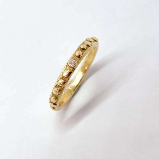 Fluid Aqua - 2mm Textured Ring Band with Diamond in 18ct Yellow Gold - HerbertandWilks Jewellery