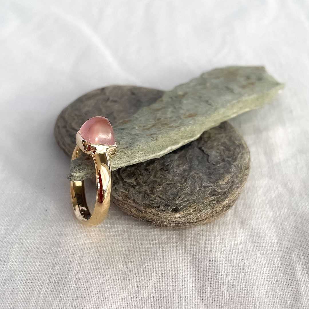 Sugarloaf Rose Quartz Ring in solid 9ct yellow gold Size O - HerbertandWilks Jewellery