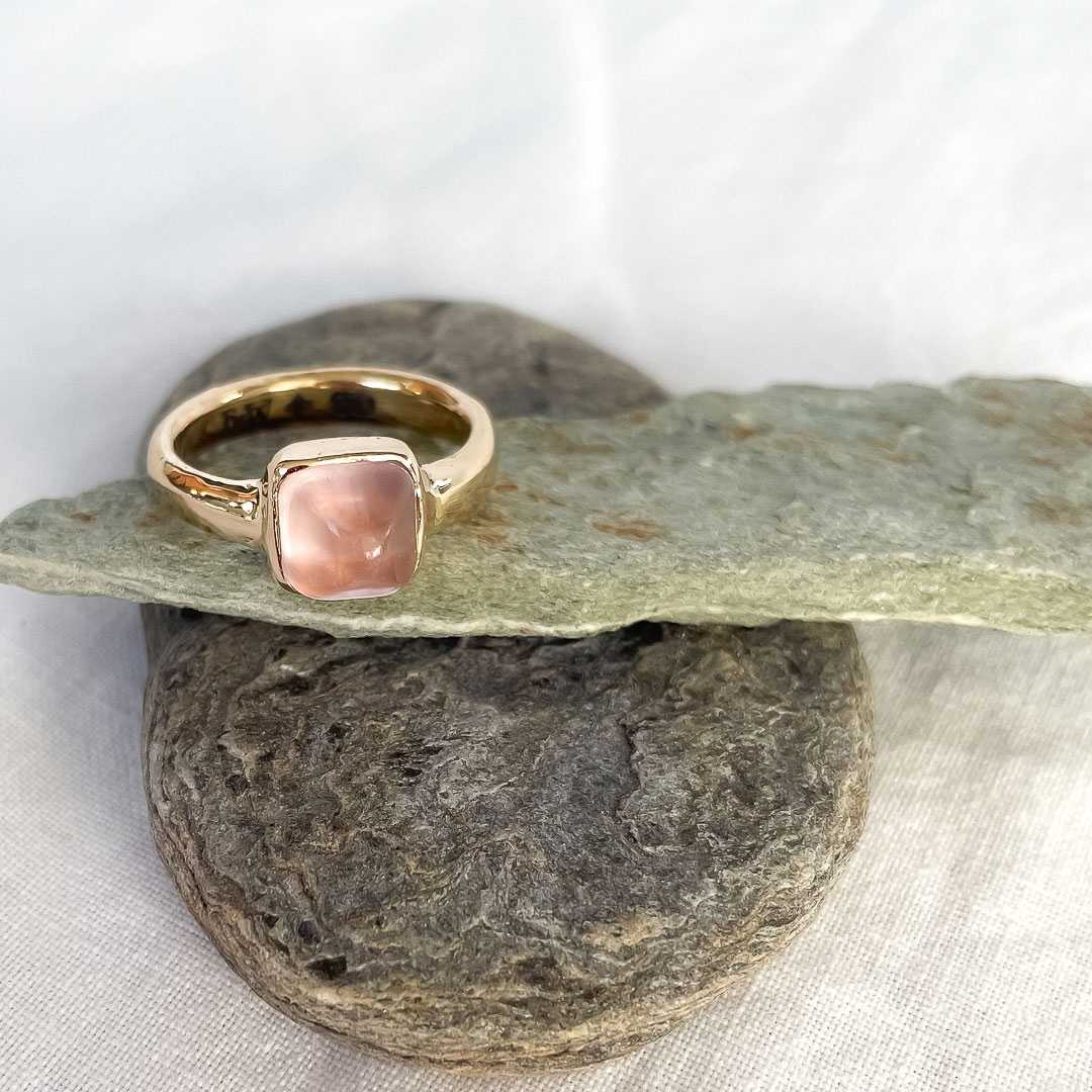 Sugarloaf Rose Quartz Ring in solid 9ct yellow gold Size O - HerbertandWilks Jewellery