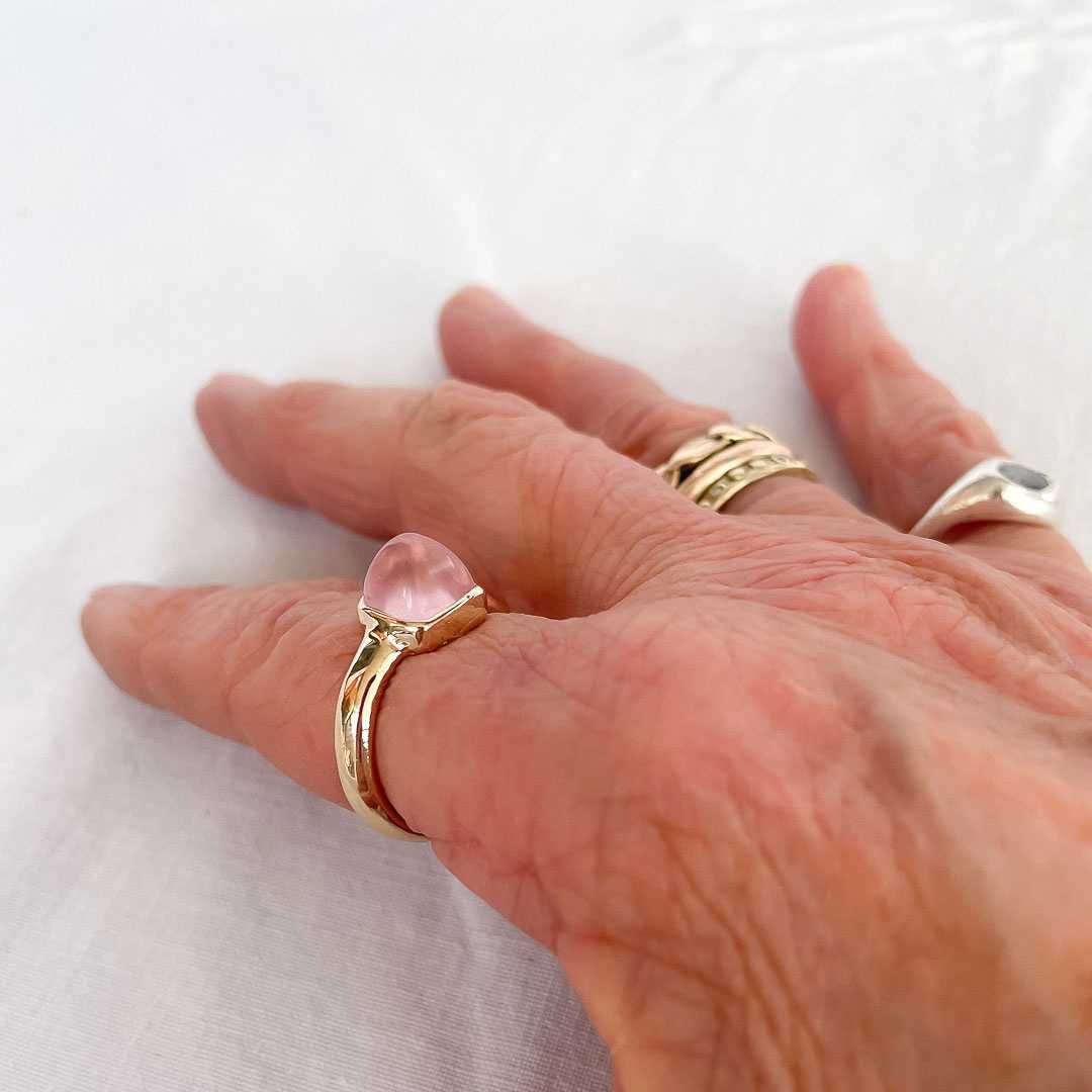 Sugarloaf Rose Quartz Ring in solid 9ct yellow gold Size O - HerbertandWilks Jewellery